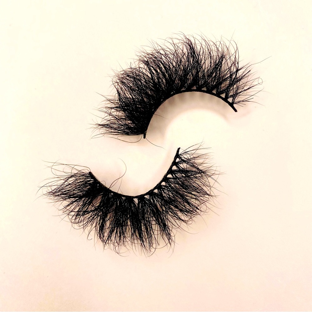 Fluffy lashes